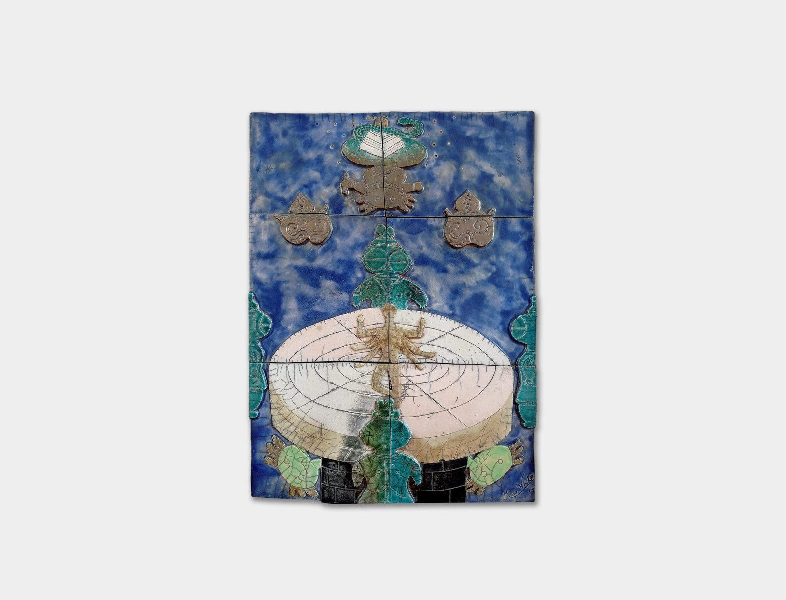 Escultura cerámica Raku con silueta de Shiva, dogūs japoneses, pirámide de Chichen Itzá y axolotl – Tlalticpac