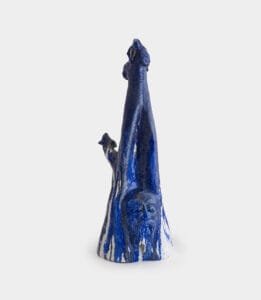 Escultura de cerámica en forma de árbol ahuehuete con rostro de anciano sabio y pigmento azul – pieza de Yum Kaax, Tlalticpac