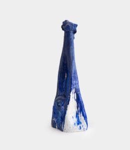 Escultura de cerámica en forma de árbol ahuehuete con rostro de anciano sabio y pigmento azul – pieza de Yum Kaax, Tlalticpac