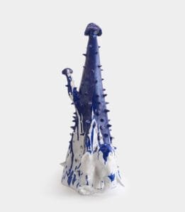 Escultura cerámica de un árbol ceiba con cabeza de elefante y símbolos místicos, pigmento cobalto – Yum Kaax, Tlalticpac
