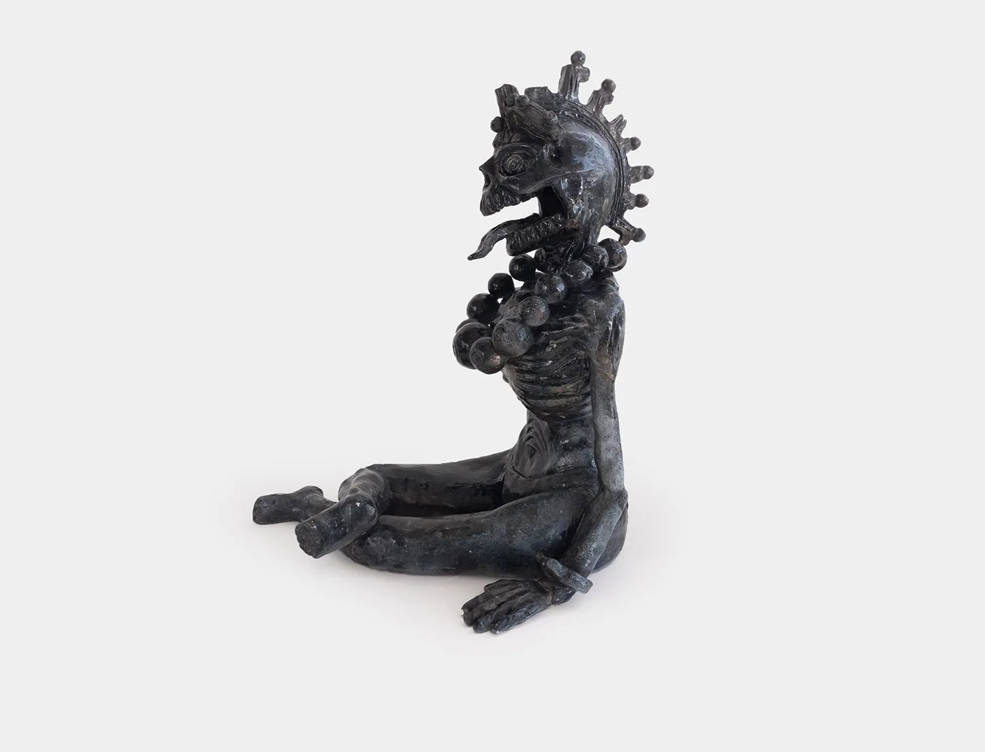 Escultura cerámica negra de Mictlantecuhtli con nariz de pedernal, sentado, símbolo del juicio espiritual en Tlalticpac – 58 x 35 x 60 cm