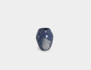 Vasito tequilero de cerámica esmaltada en tonos verdes y azules con óxidos minerales, inspirado en tunas de la región Vayú, Tlalticpac, hecho en cono 10.