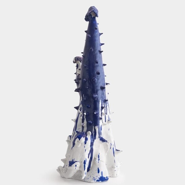 Escultura cerámica de un árbol ceiba con cabeza de elefante y símbolos místicos, pigmento cobalto – Yum Kaax, Tlalticpac