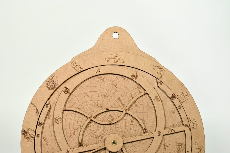 Astrolabio marcado con mis símbolos