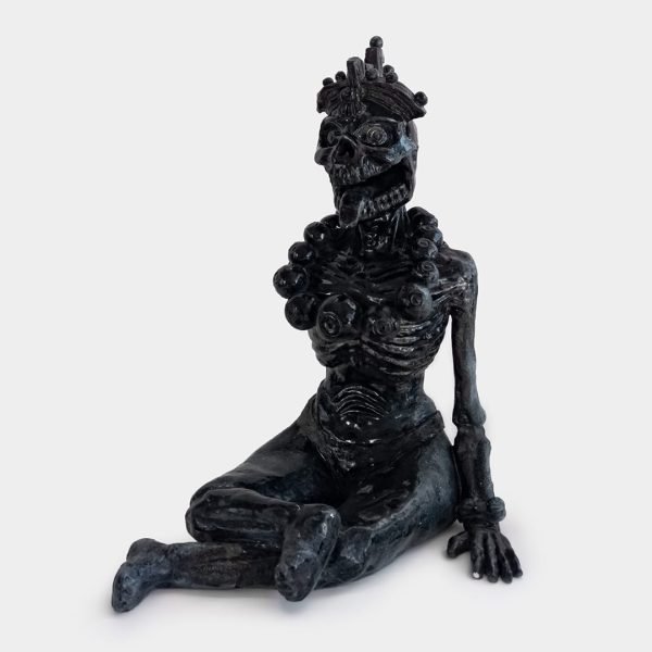 Escultura cerámica negra de Mictlantecuhtli con nariz de pedernal, sentado, símbolo del juicio espiritual en Tlalticpac – 58 x 35 x 60 cm